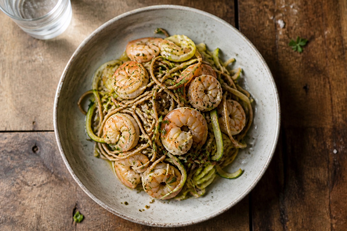 Garlic prawns with courgette & wholewheat noodles