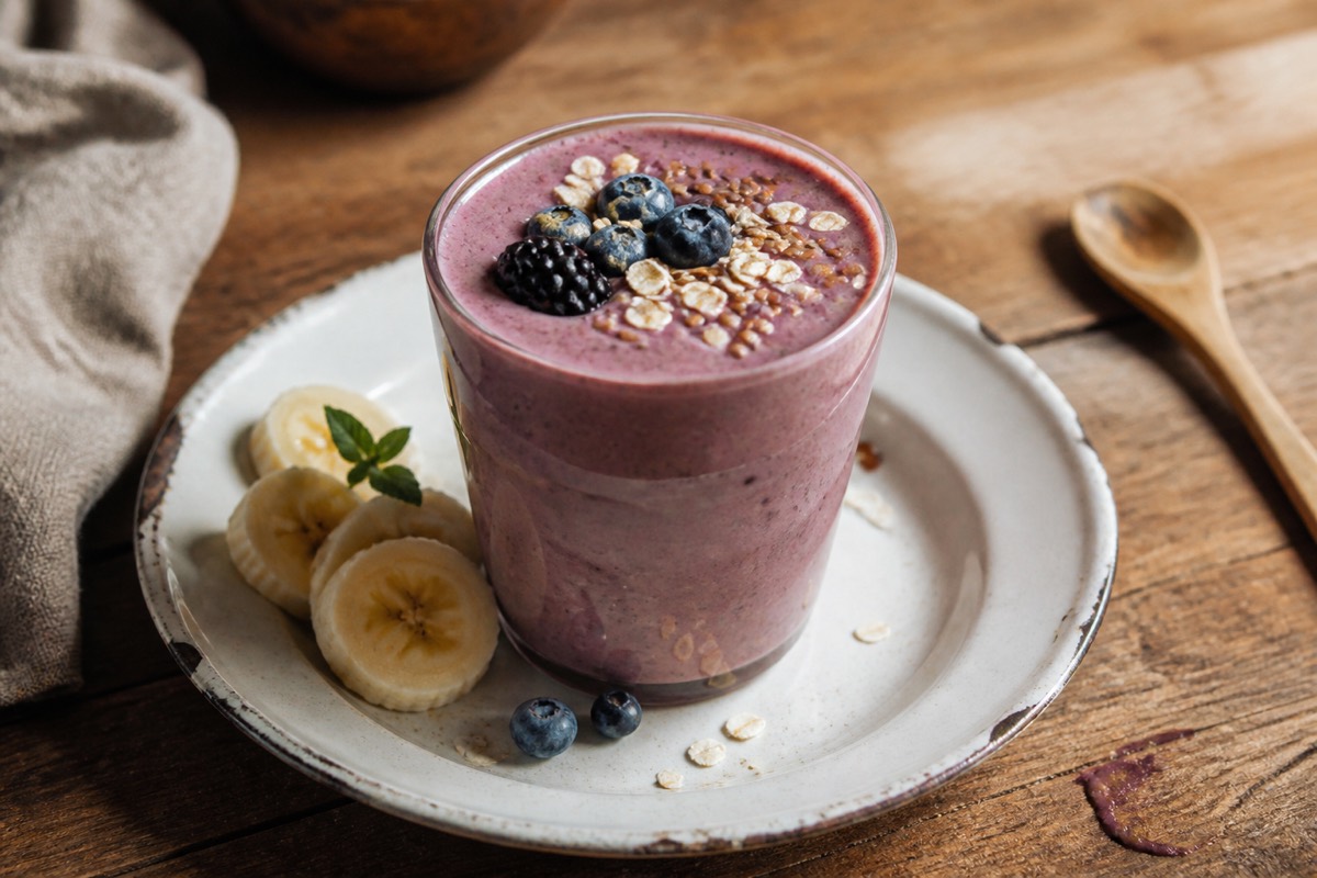 Flax & berry breakfast smoothie