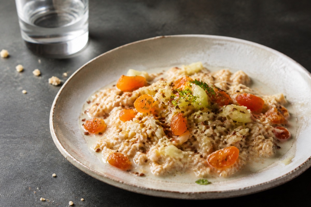 Flax & apricot overnight oats
