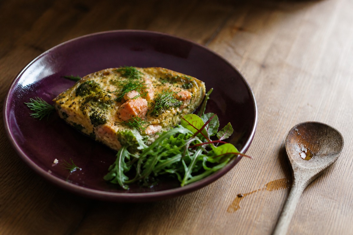 Salmon, broccoli & dill frittata