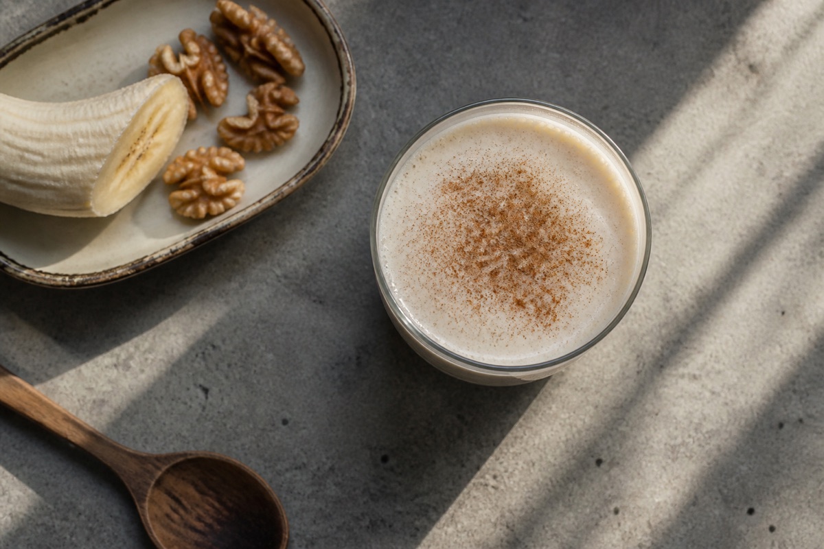 Banana, walnut & oat evening smoothie
