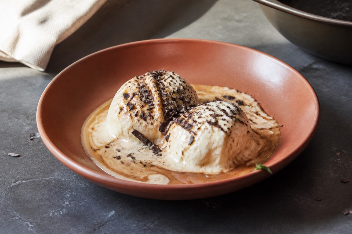 Espresso-drizzled frozen yogurt affogato