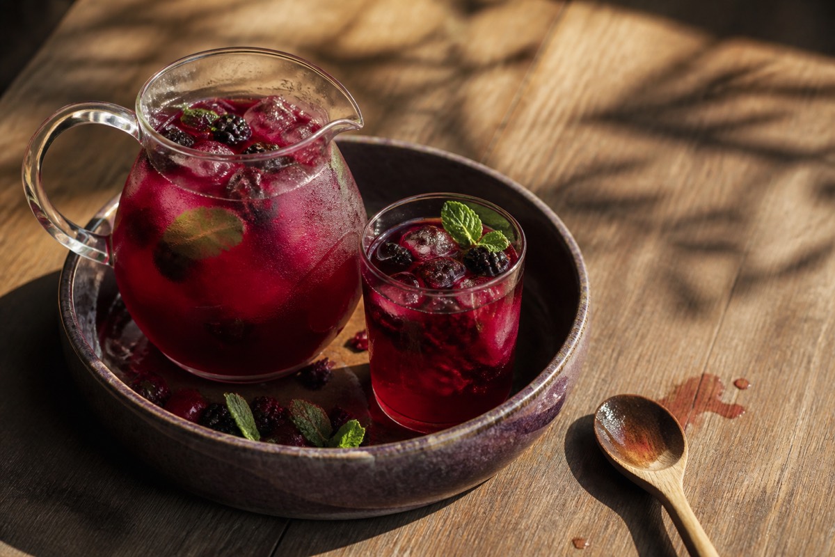 Iced hibiscus & berry tea