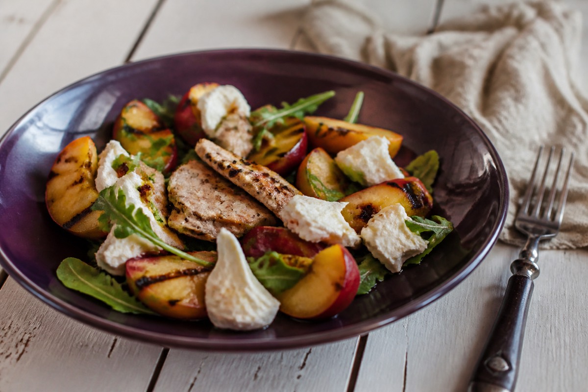 Grilled chicken with peach, burrata & rocket