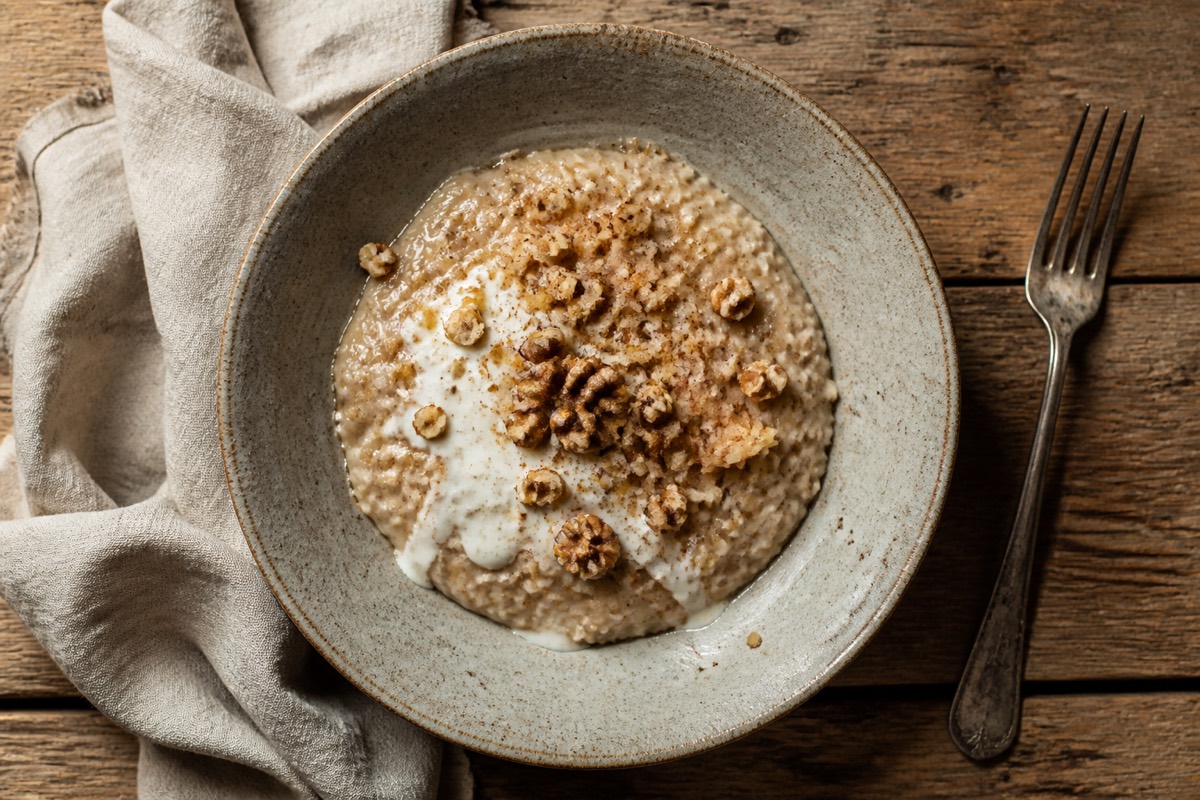 Cinnamon apple porridge with walnuts